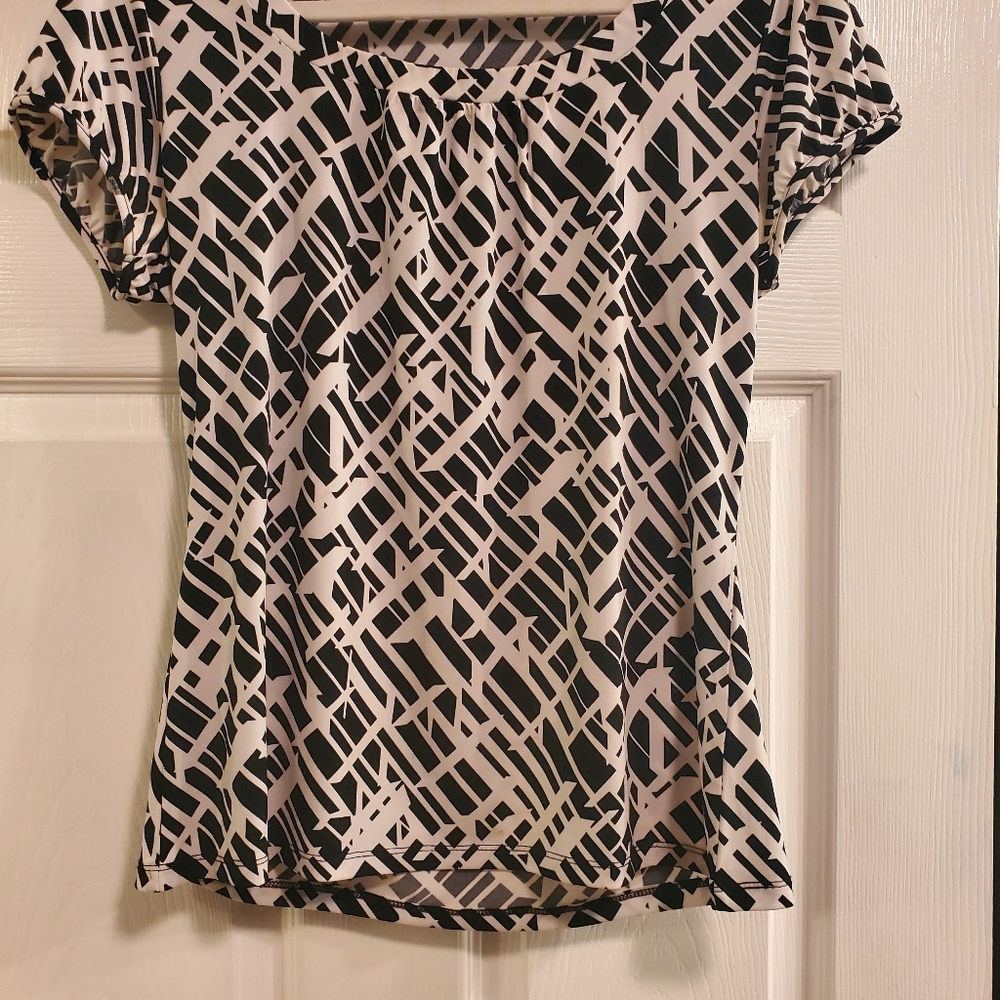 Worthington NWOT Black & white blouse